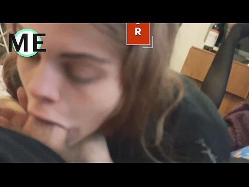 ❤️ Πούτσος στο λαιμό της, σκισμένο καλσόν και σκισμένα τακούνια Γαμήσι ️